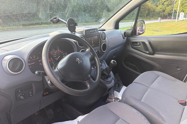 Hvid Peugeot Partner fra 2017