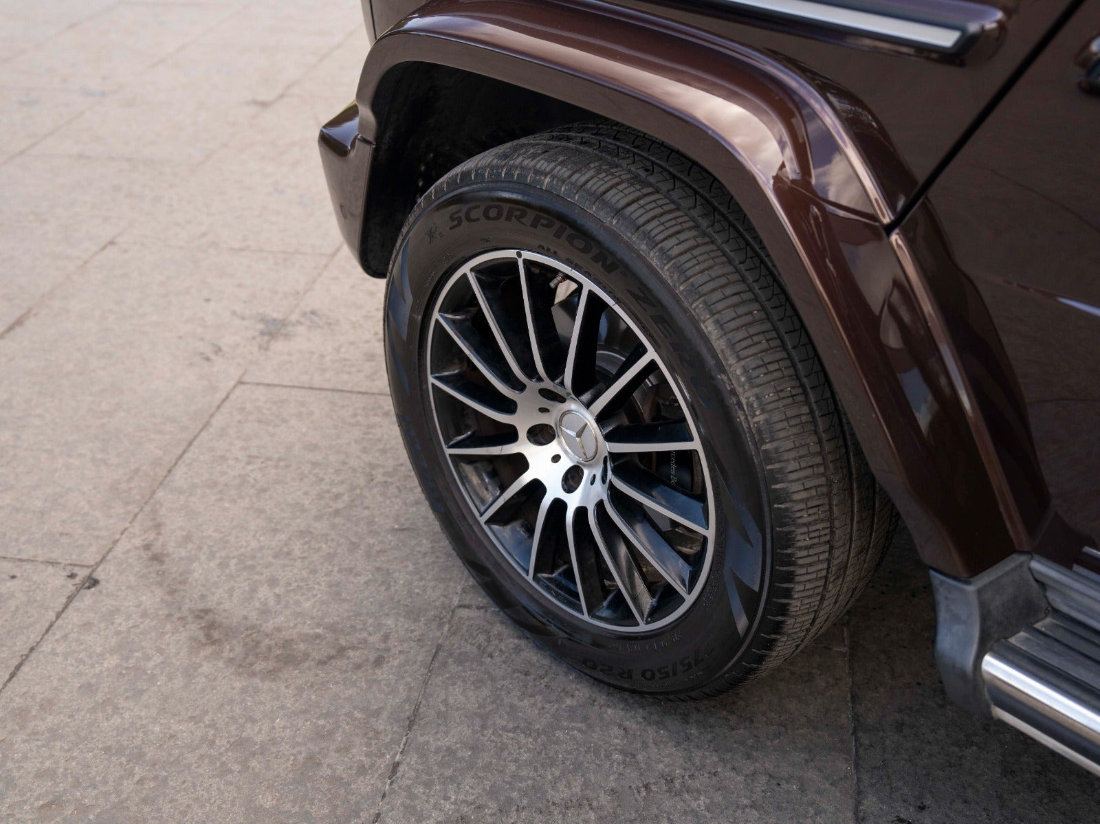 Brun Mercedes G500 fra 2020