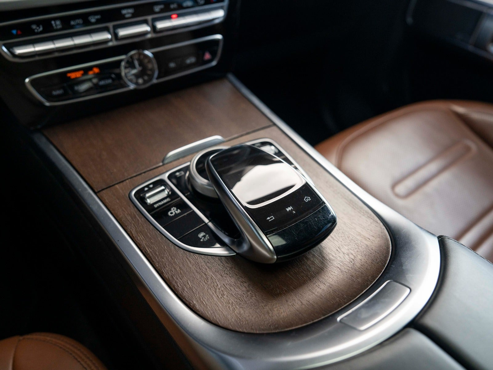 Brun Mercedes G500 fra 2020