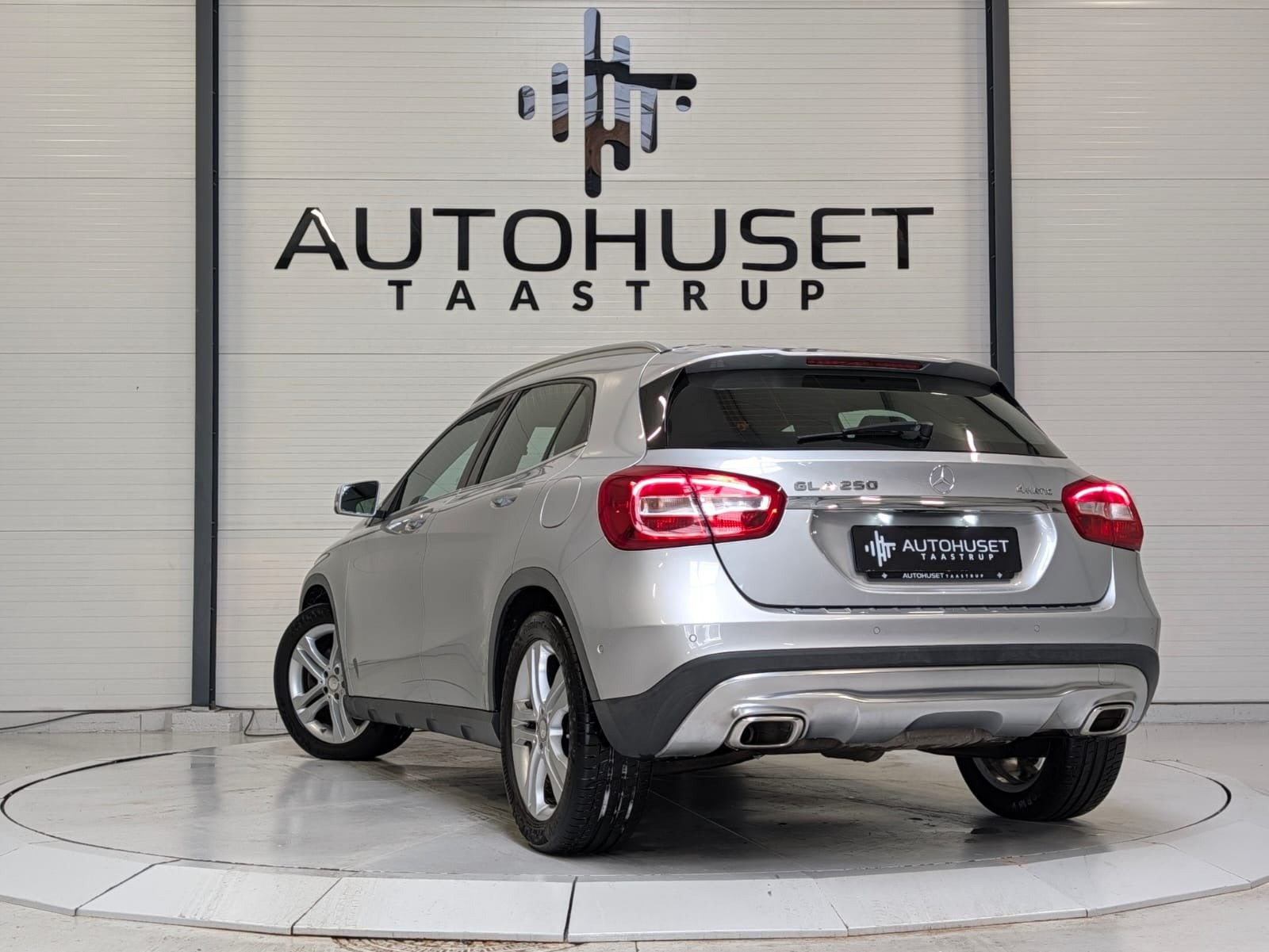 Sølv Mercedes GLA250 fra 2016