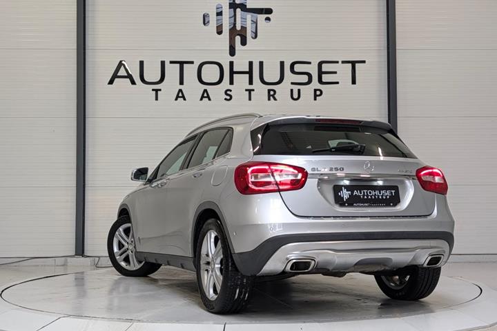Sølv Mercedes GLA250 fra 2016