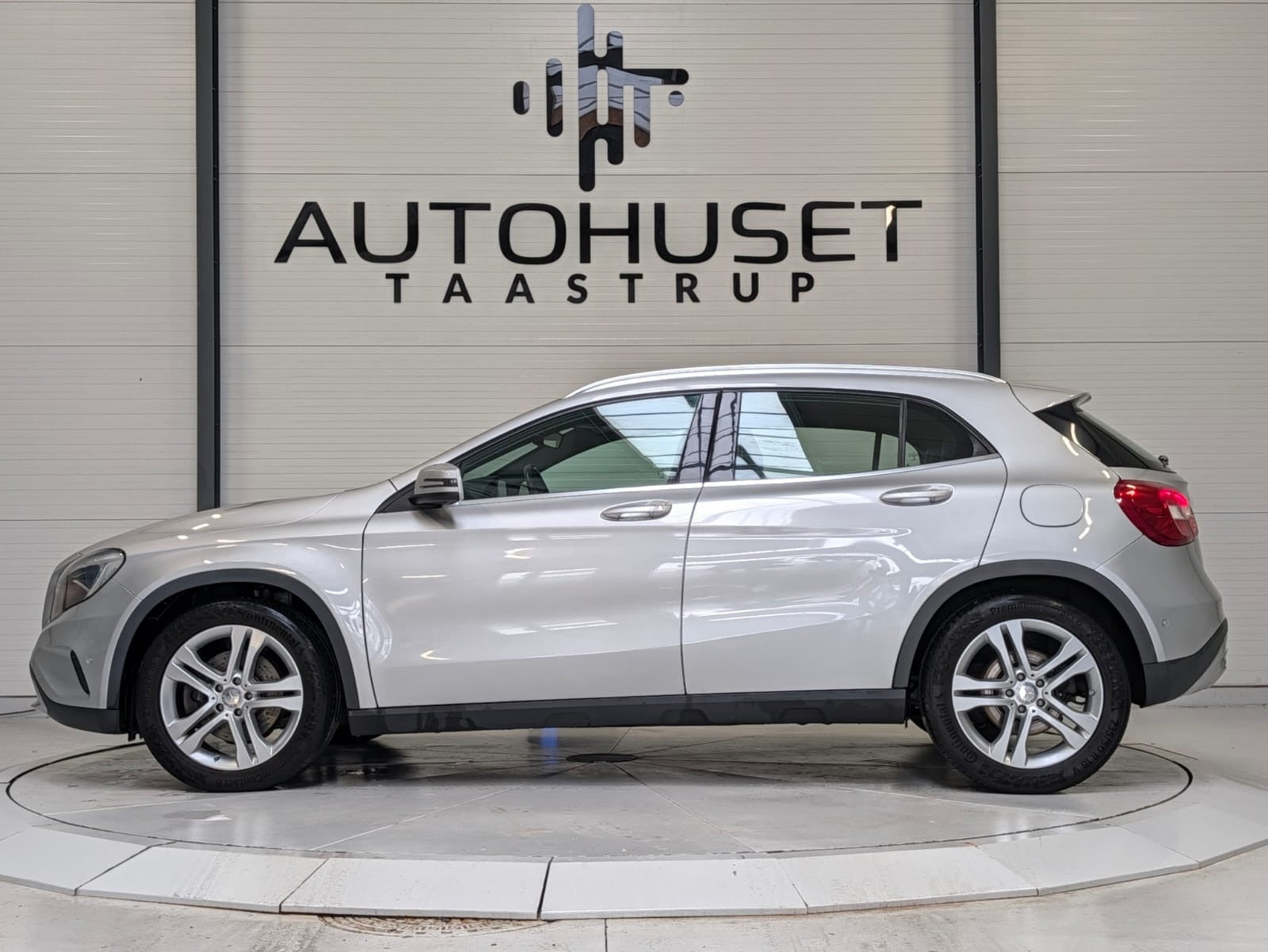 Sølv Mercedes GLA250 fra 2016