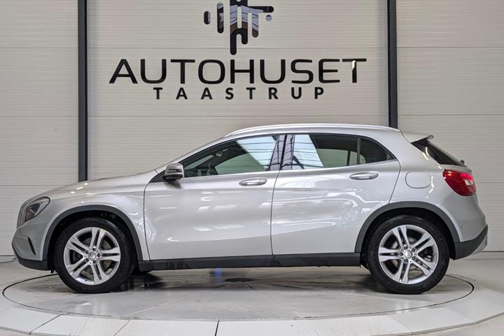 Sølv Mercedes GLA250 fra 2016