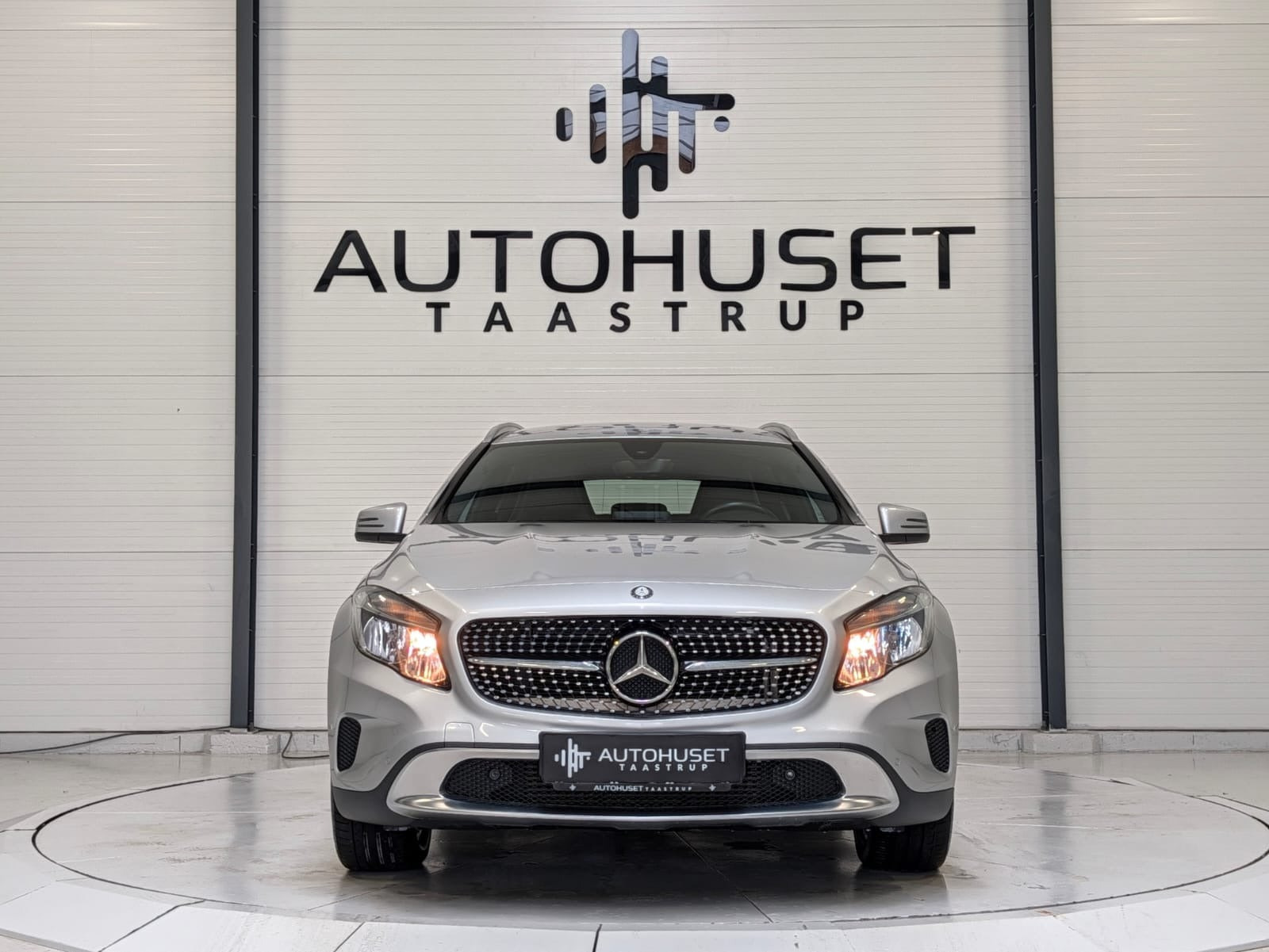 Sølv Mercedes GLA250 fra 2016