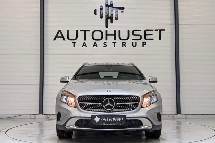 Sølv Mercedes GLA250 fra 2016