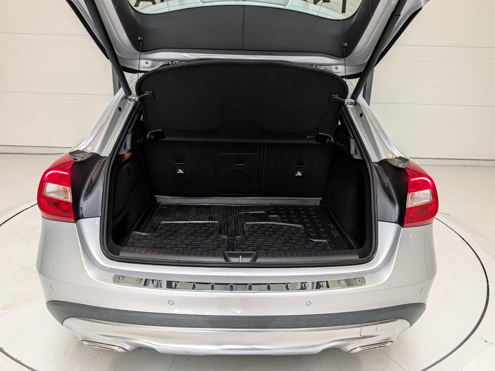 Sølv Mercedes GLA250 fra 2016