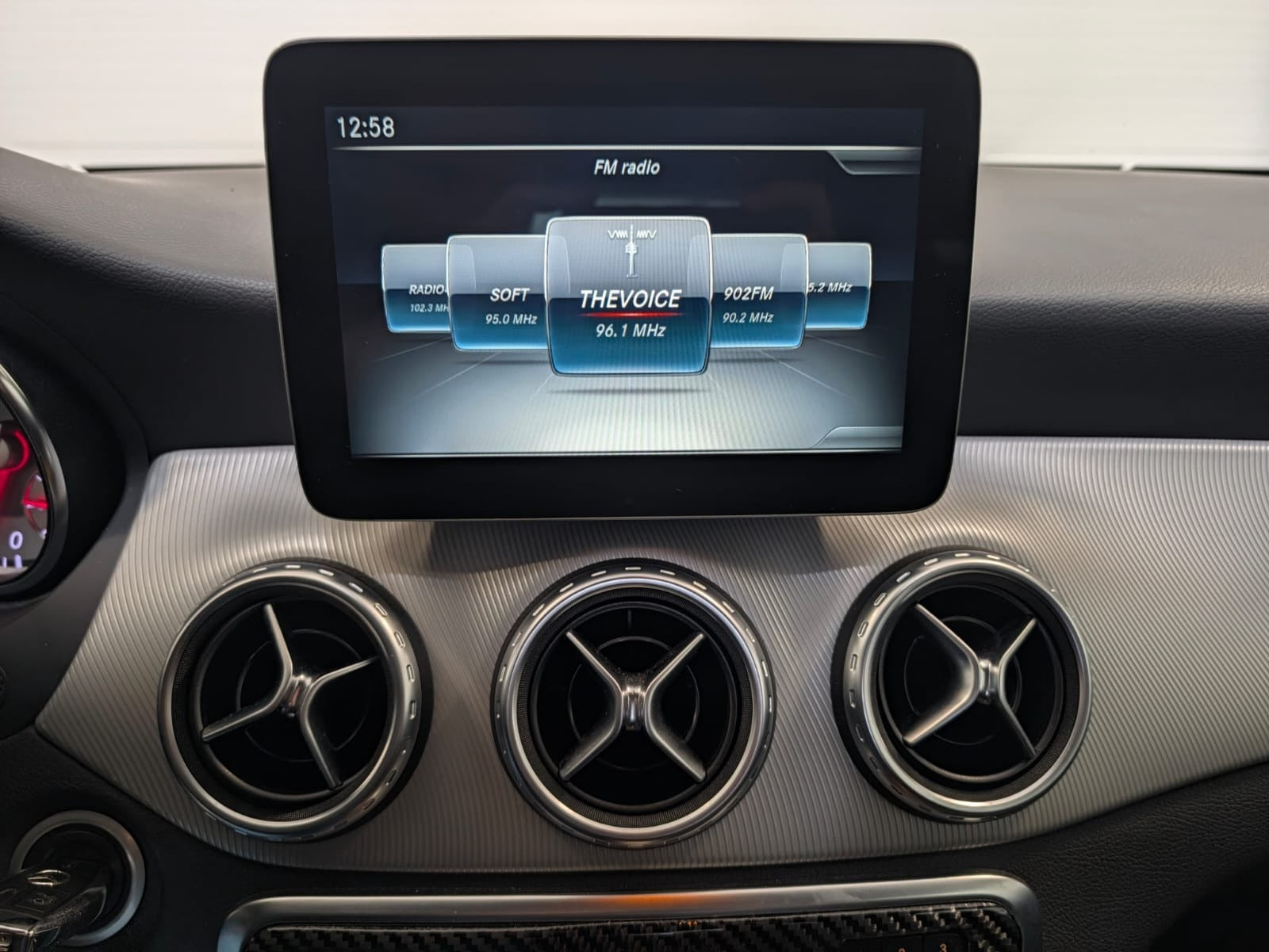 Sølv Mercedes GLA250 fra 2016