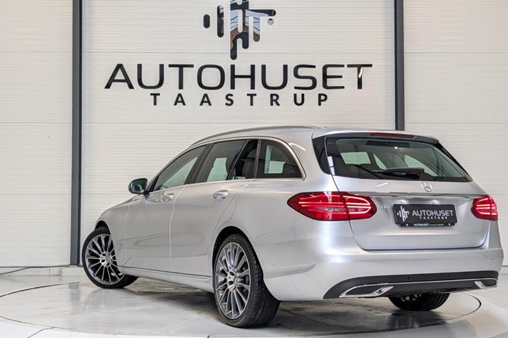 Sølv Mercedes C200 fra 2019