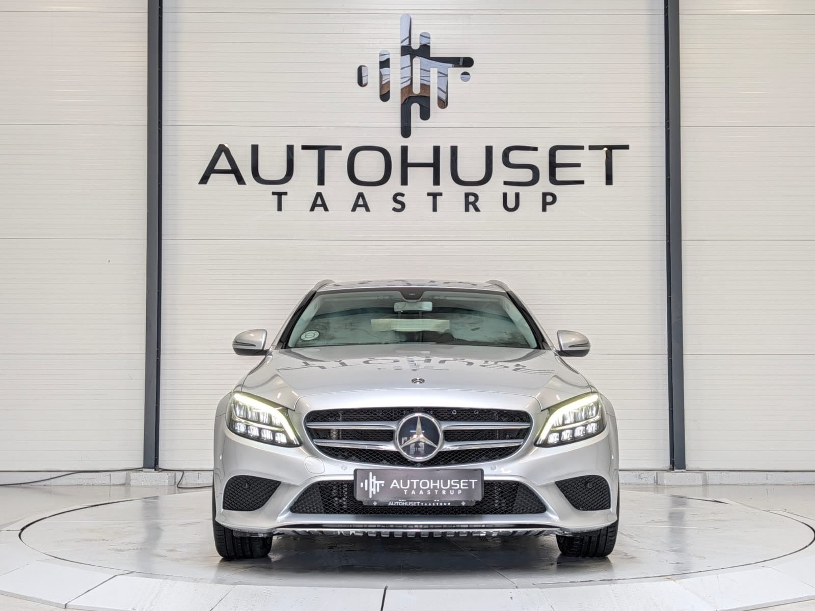 Sølv Mercedes C200 fra 2019