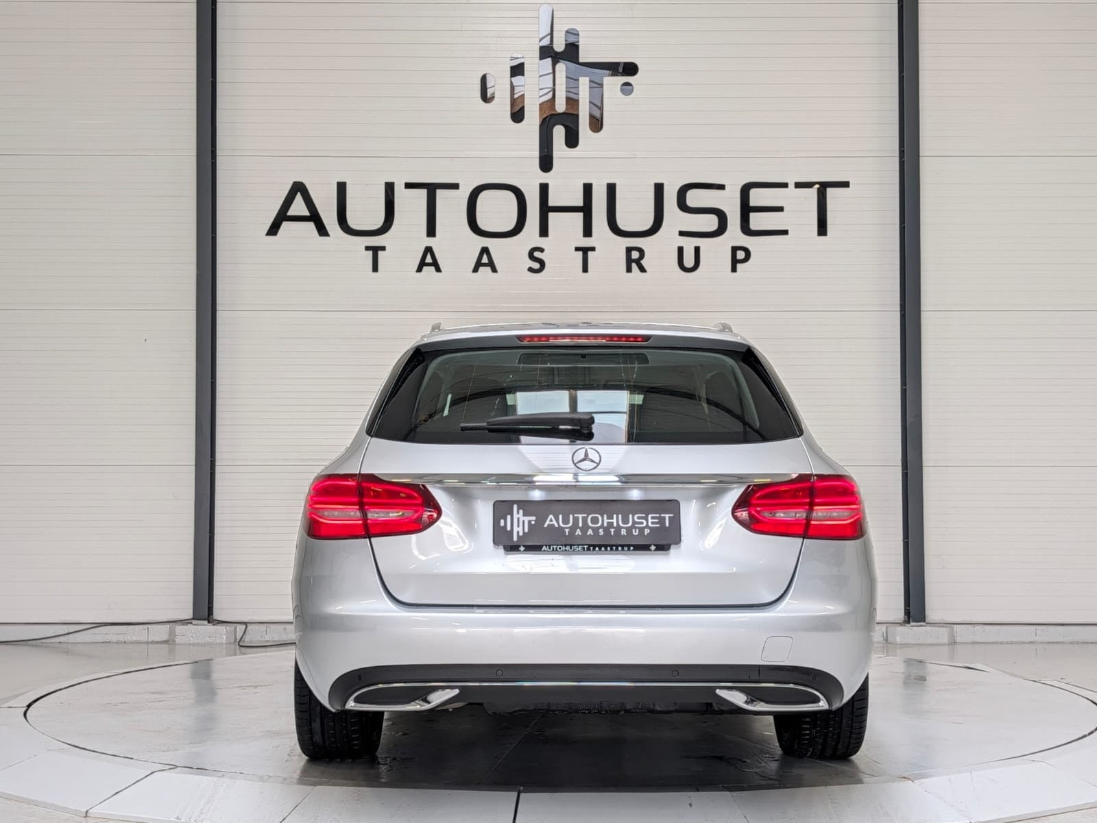 Sølv Mercedes C200 fra 2019