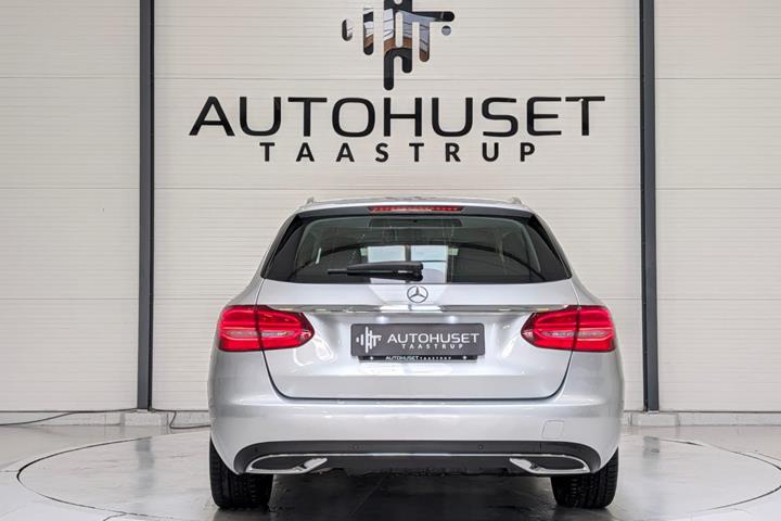 Sølv Mercedes C200 fra 2019