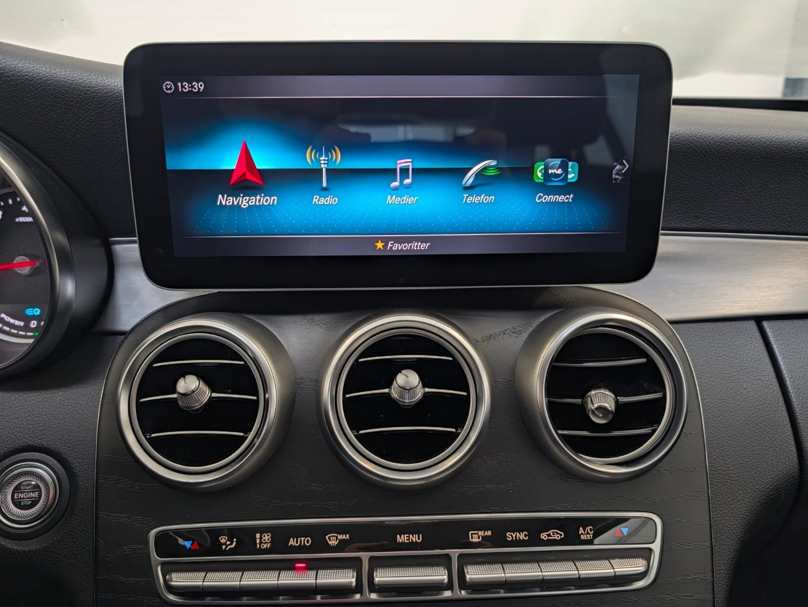 Sølv Mercedes C200 fra 2019