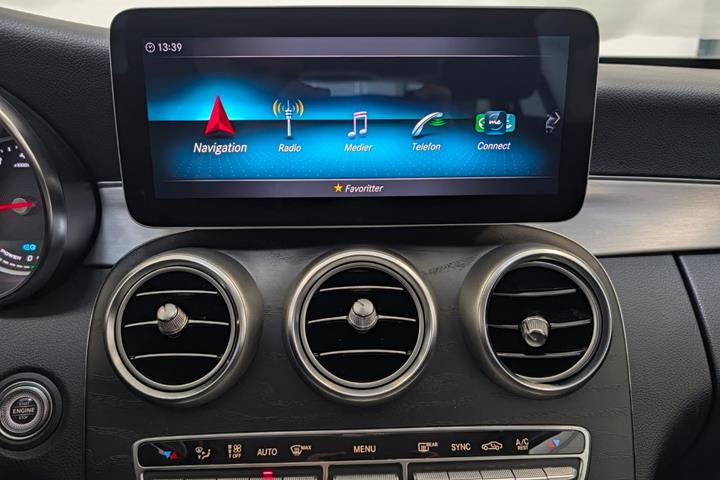 Sølv Mercedes C200 fra 2019