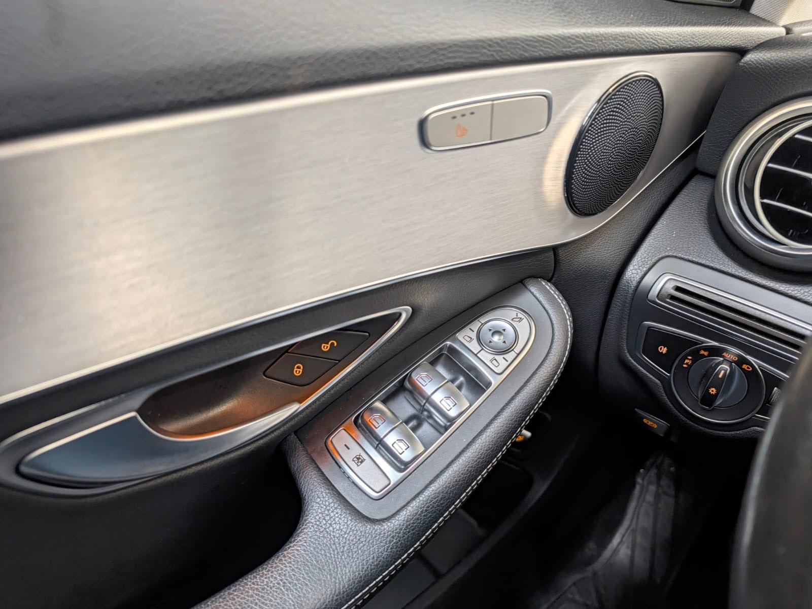Sølv Mercedes C200 fra 2019