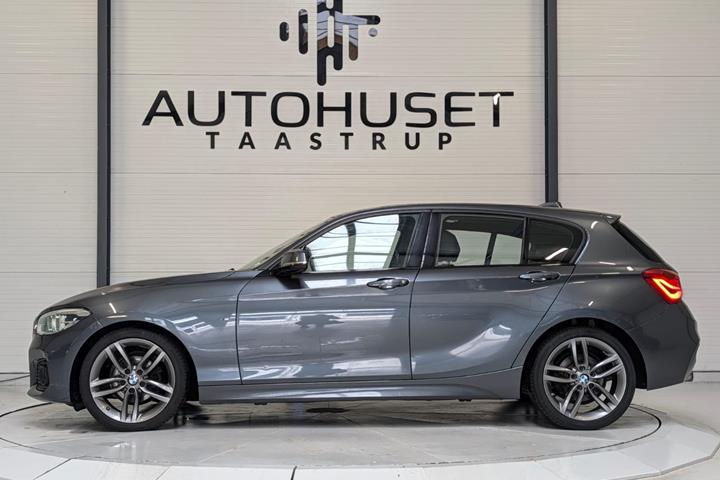 Grå BMW 118i fra 2018