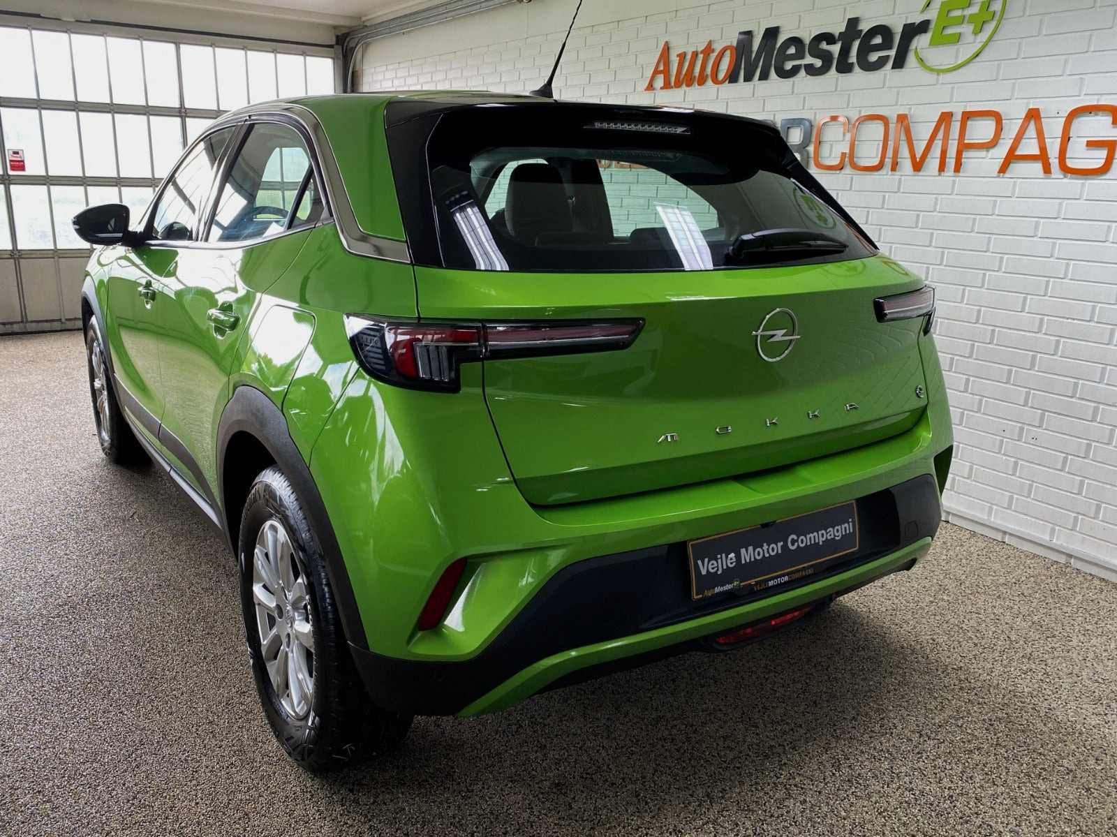Grøn Opel Mokka-e fra 2023