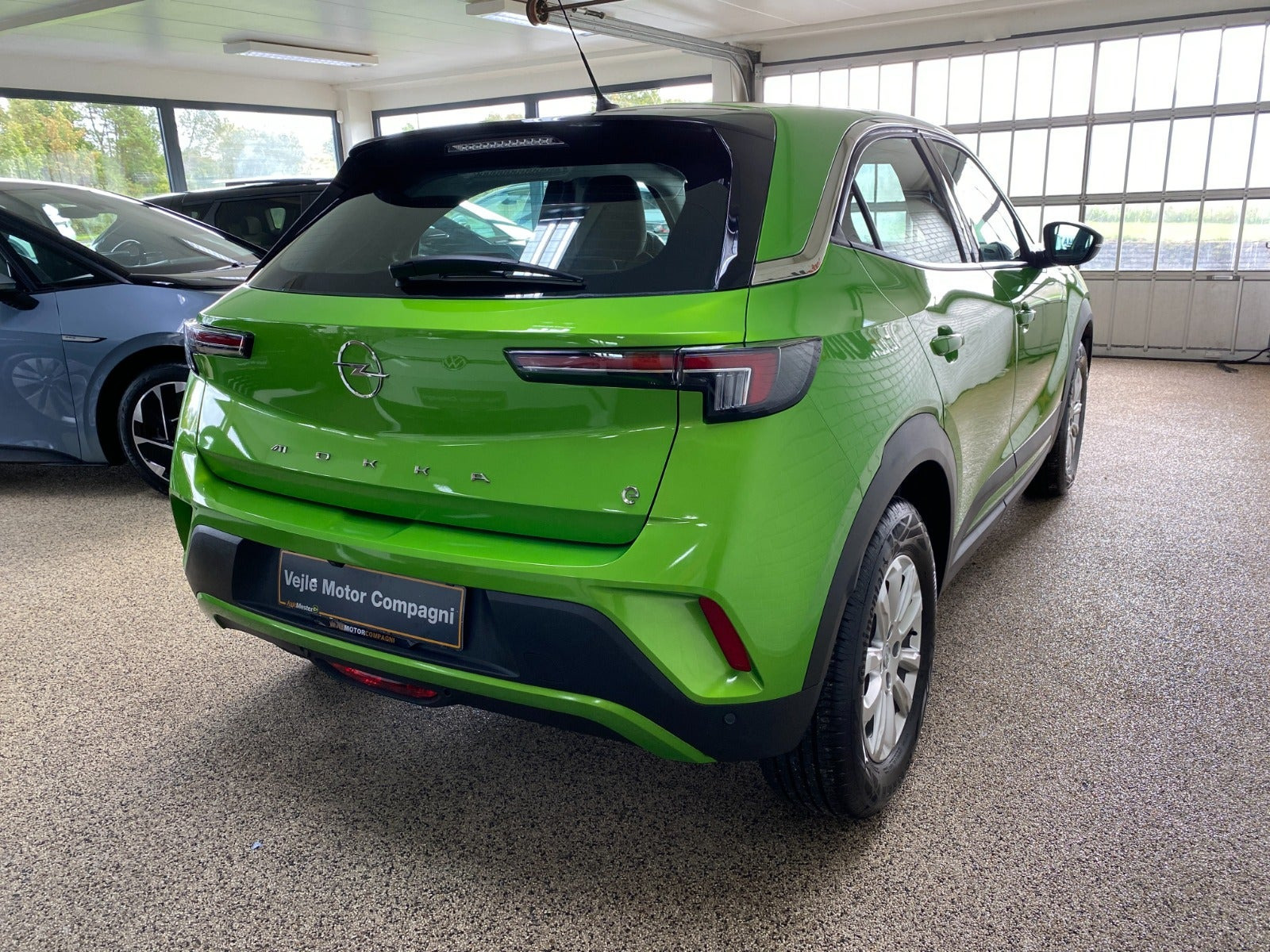 Grøn Opel Mokka-e fra 2023