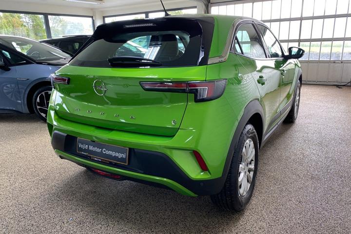 Grøn Opel Mokka-e fra 2023