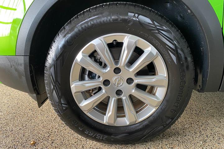 Grøn Opel Mokka-e fra 2023