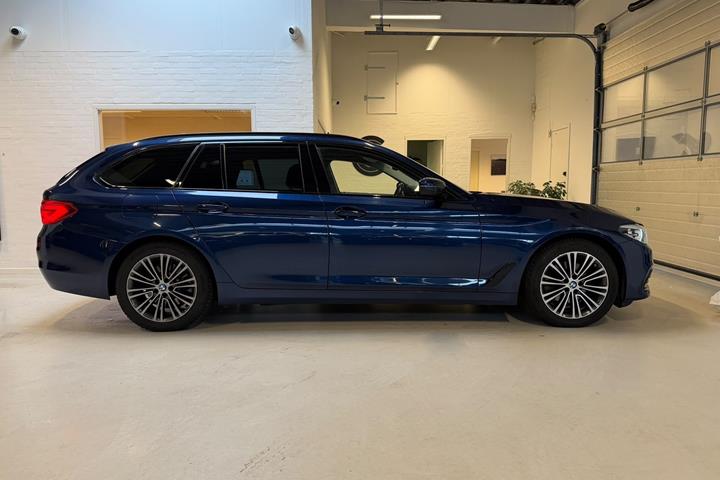 Blå BMW 520d fra 2020