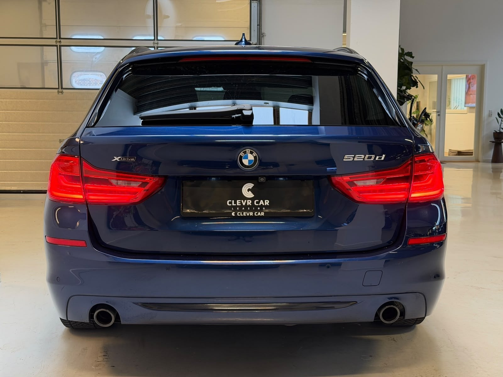 Blå BMW 520d fra 2020