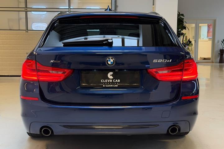 Blå BMW 520d fra 2020