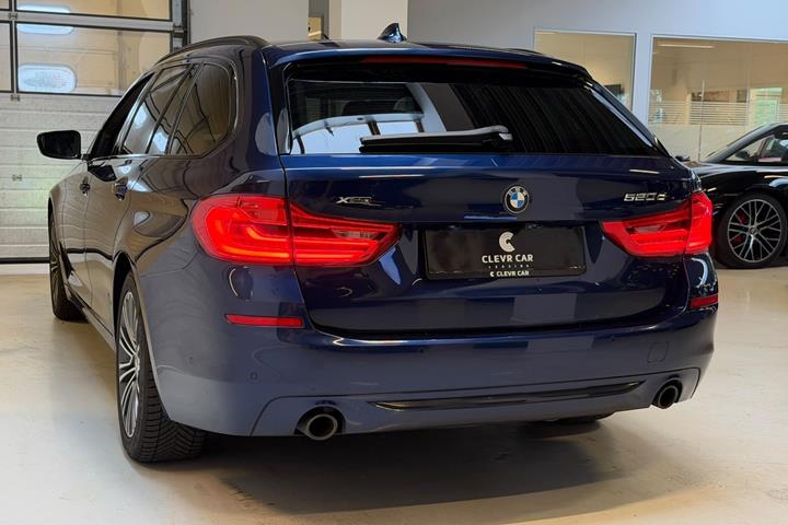 Blå BMW 520d fra 2020
