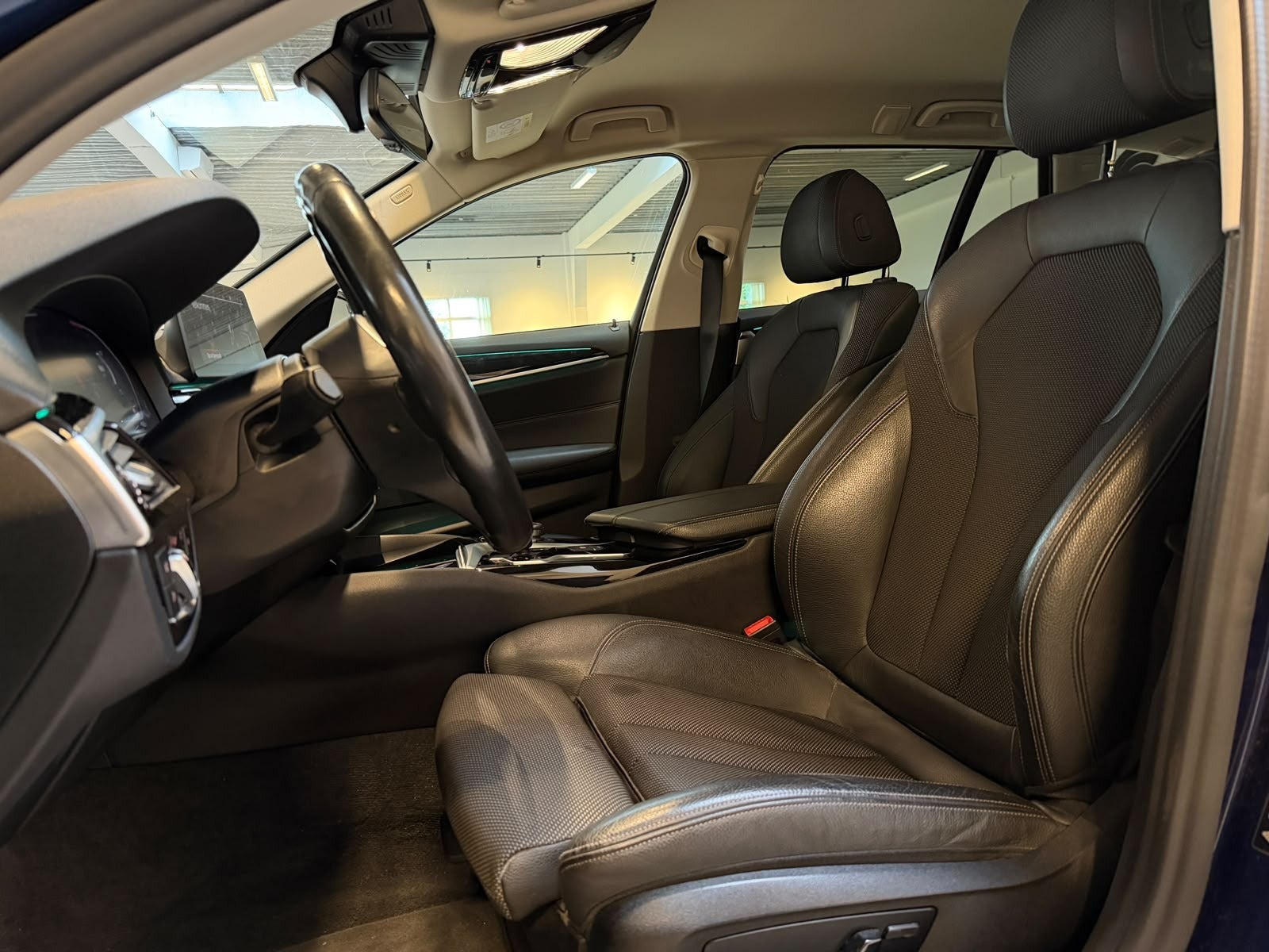 Blå BMW 520d fra 2020