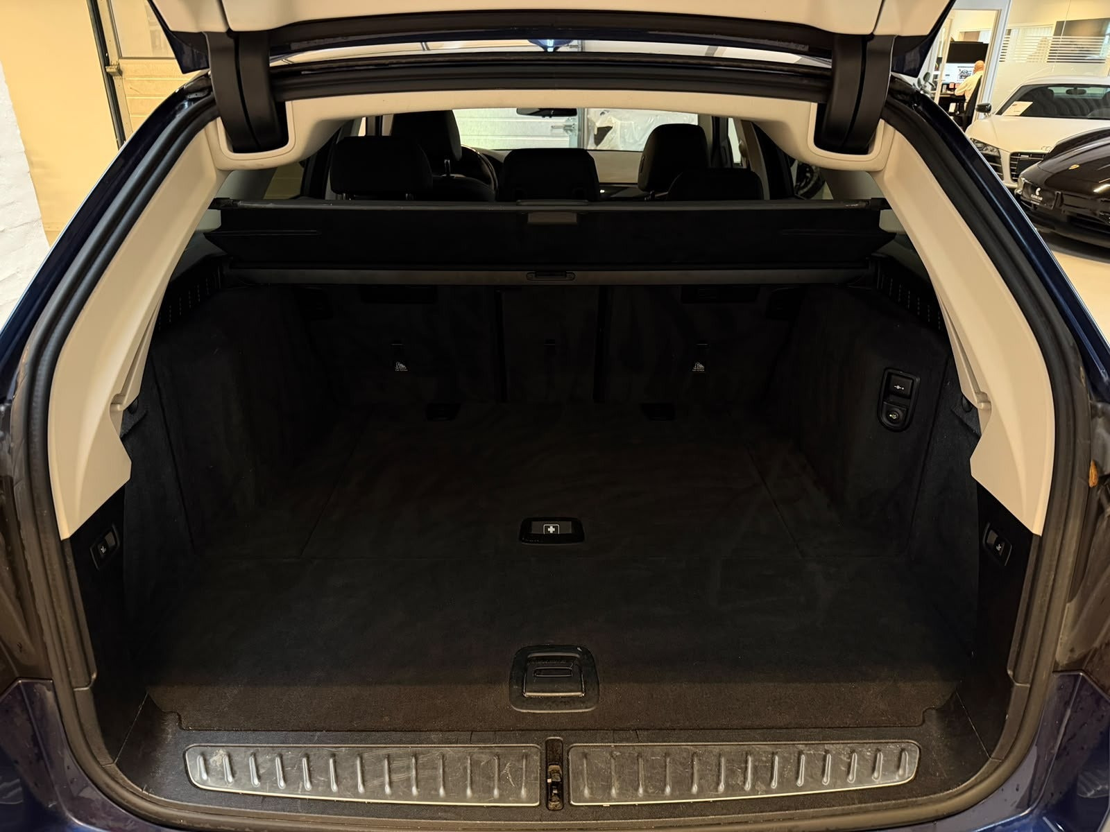 Blå BMW 520d fra 2020