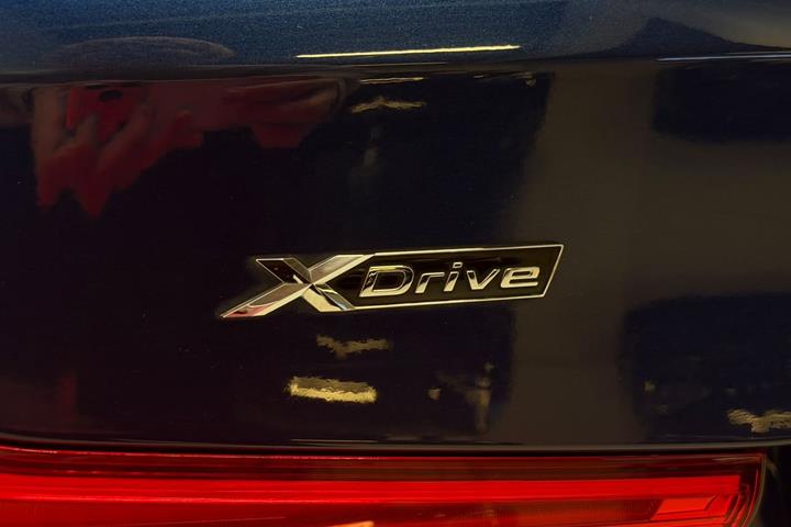 Blå BMW 520d fra 2020