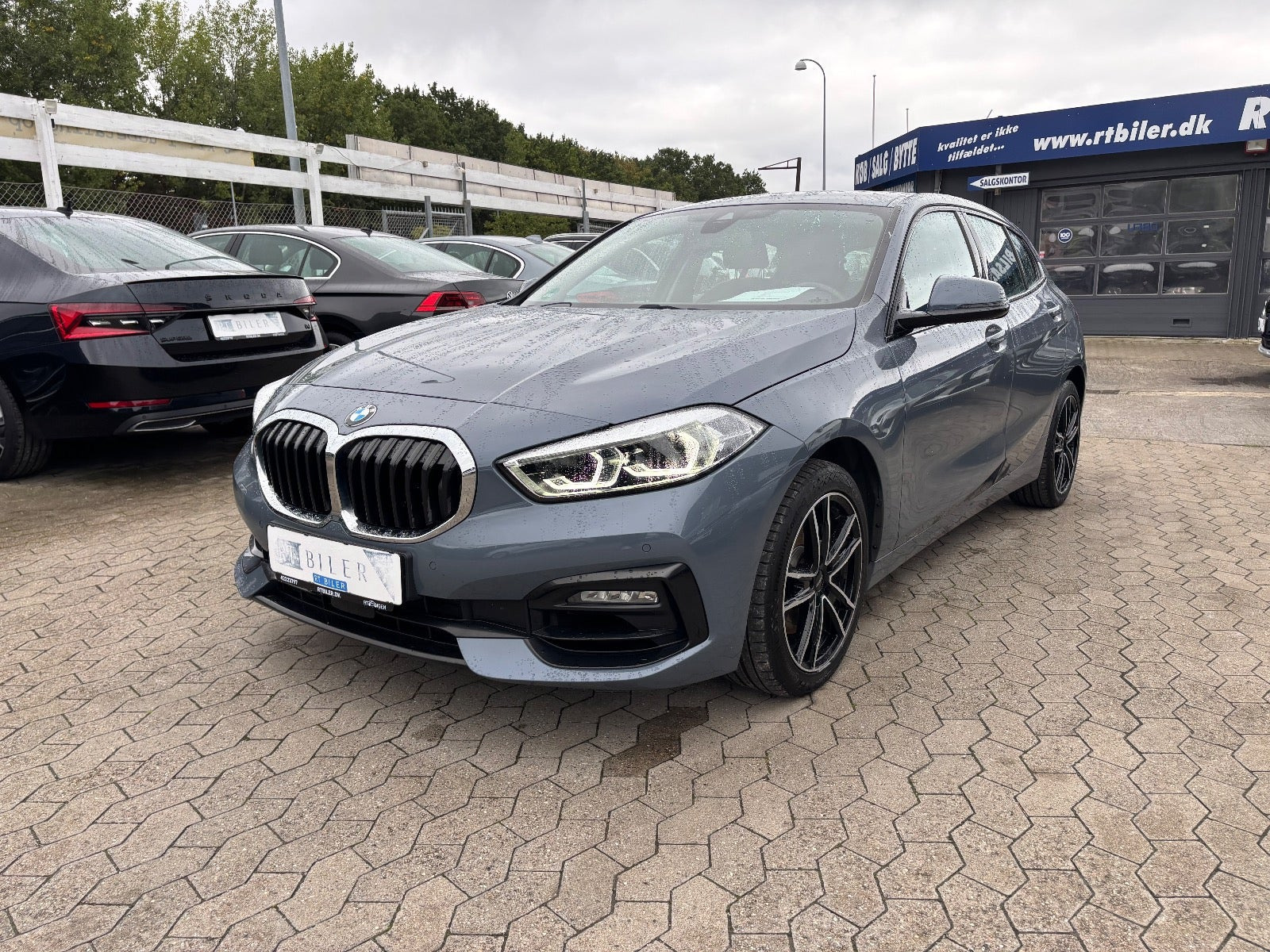 Hvid BMW 118i fra 2020