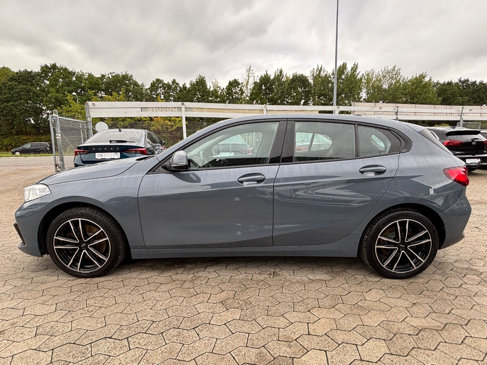 Hvid BMW 118i fra 2020