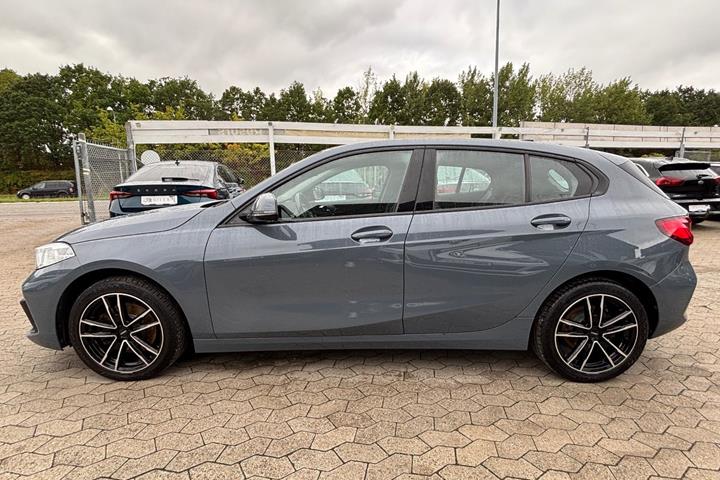 Hvid BMW 118i fra 2020