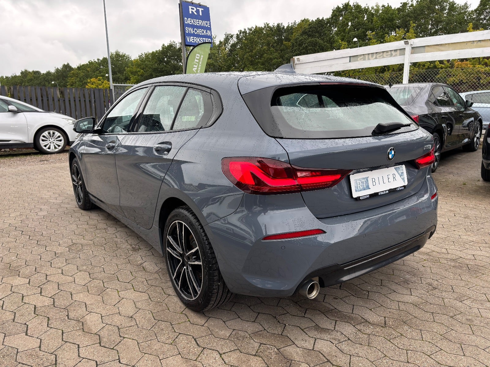 Hvid BMW 118i fra 2020