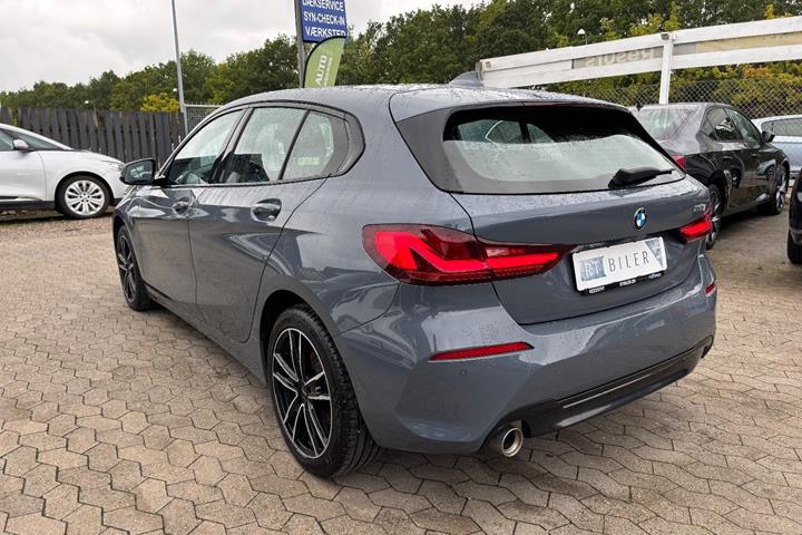 Hvid BMW 118i fra 2020
