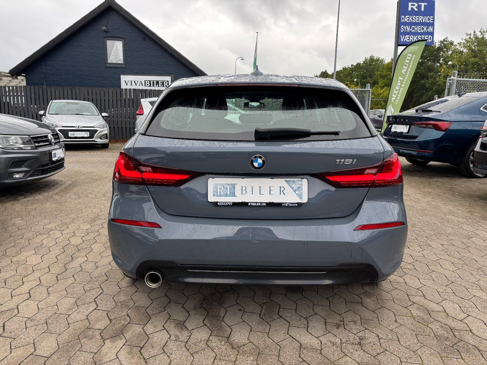 Hvid BMW 118i fra 2020