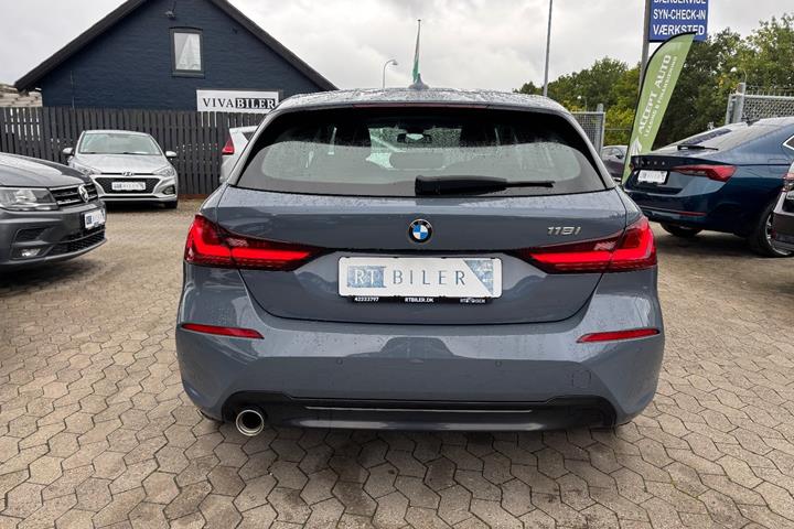 Hvid BMW 118i fra 2020
