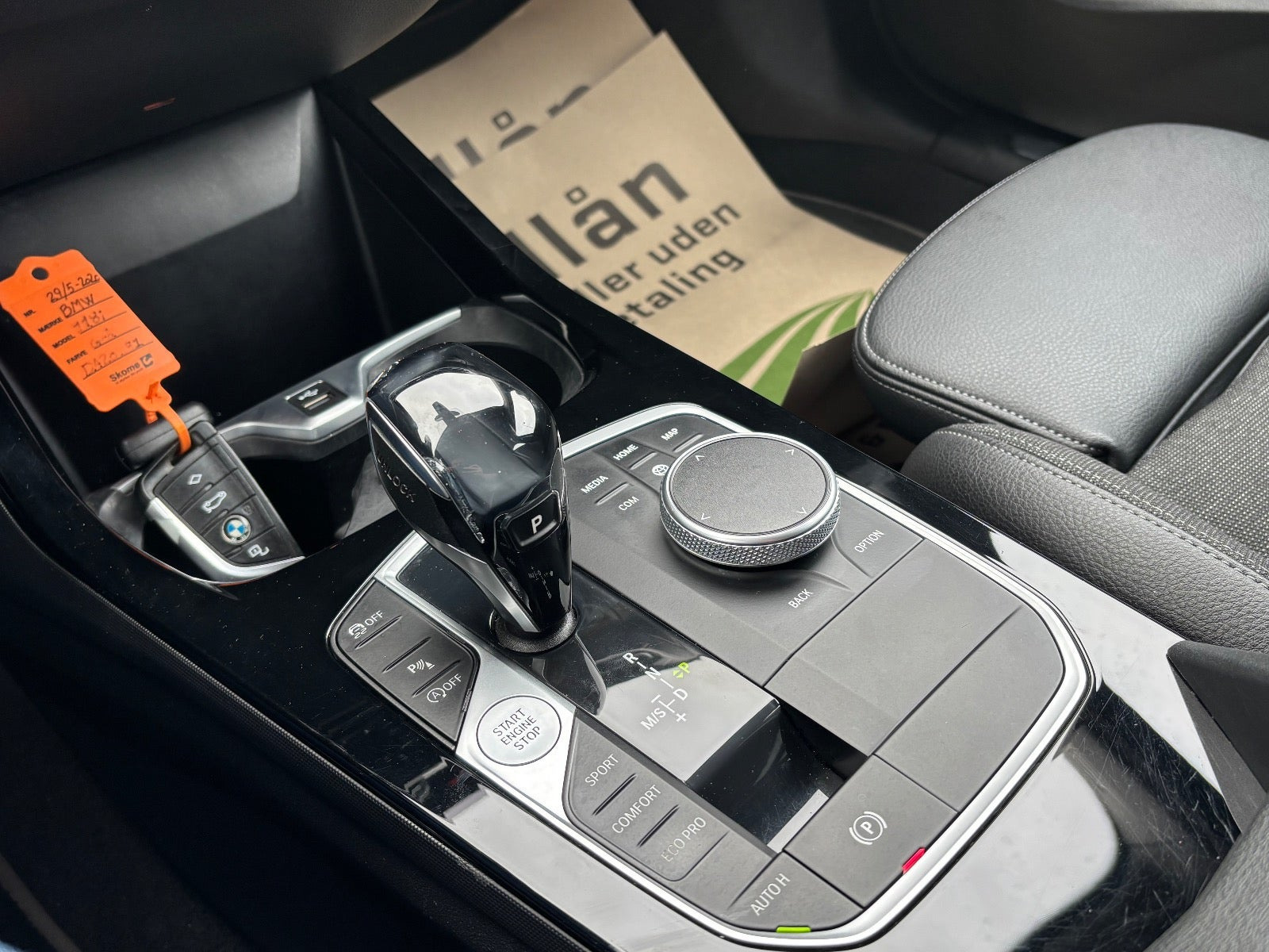 Hvid BMW 118i fra 2020