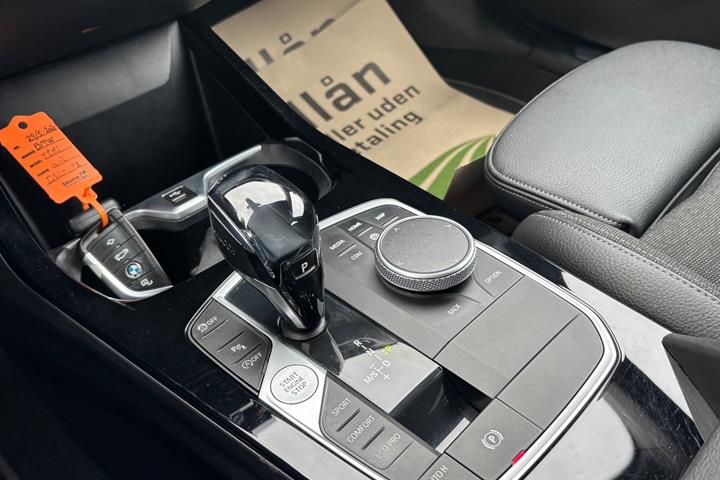 Hvid BMW 118i fra 2020