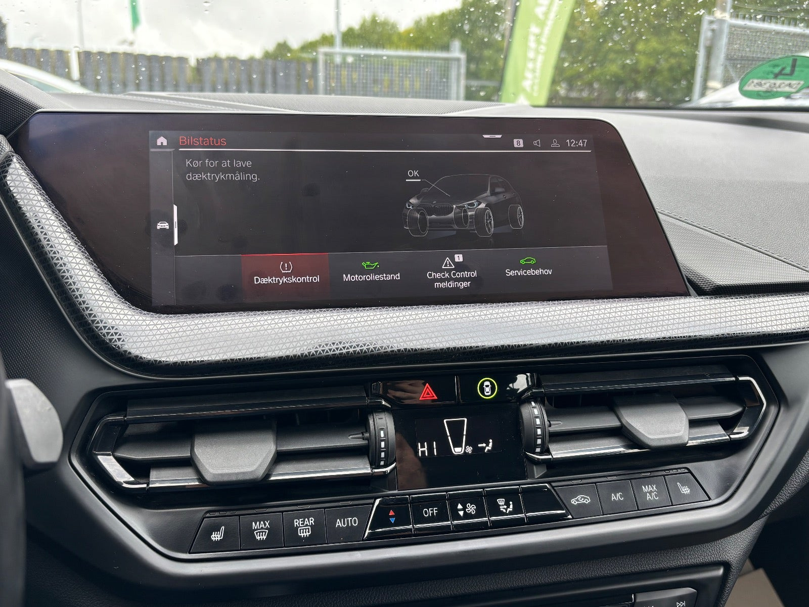 Hvid BMW 118i fra 2020