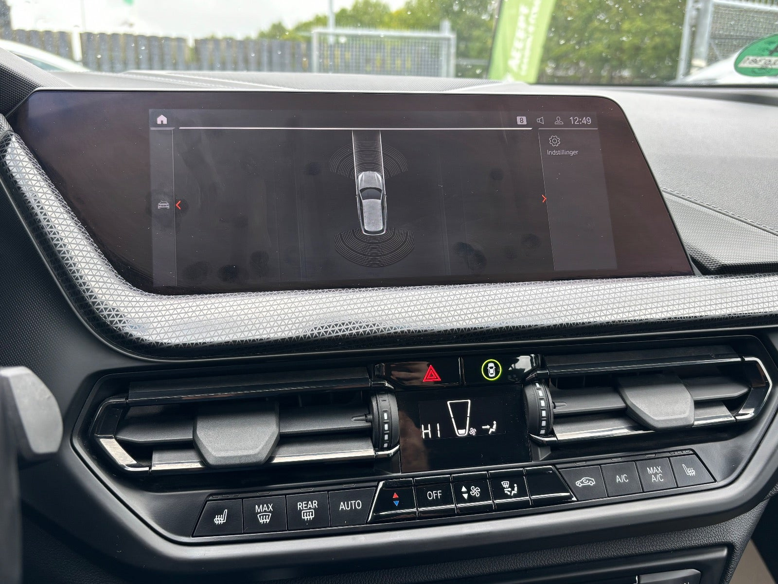 Hvid BMW 118i fra 2020