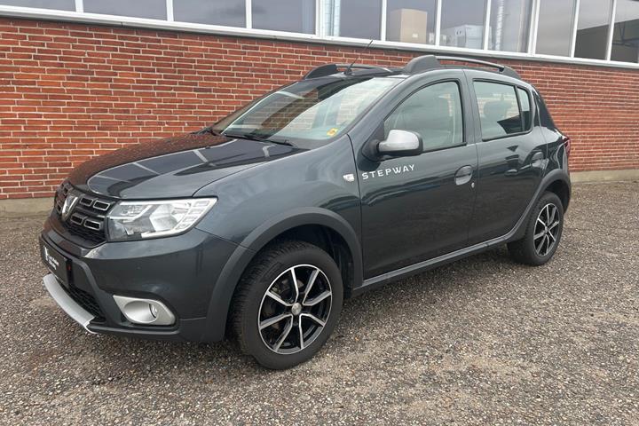 Grå Dacia Sandero Stepway fra 2018