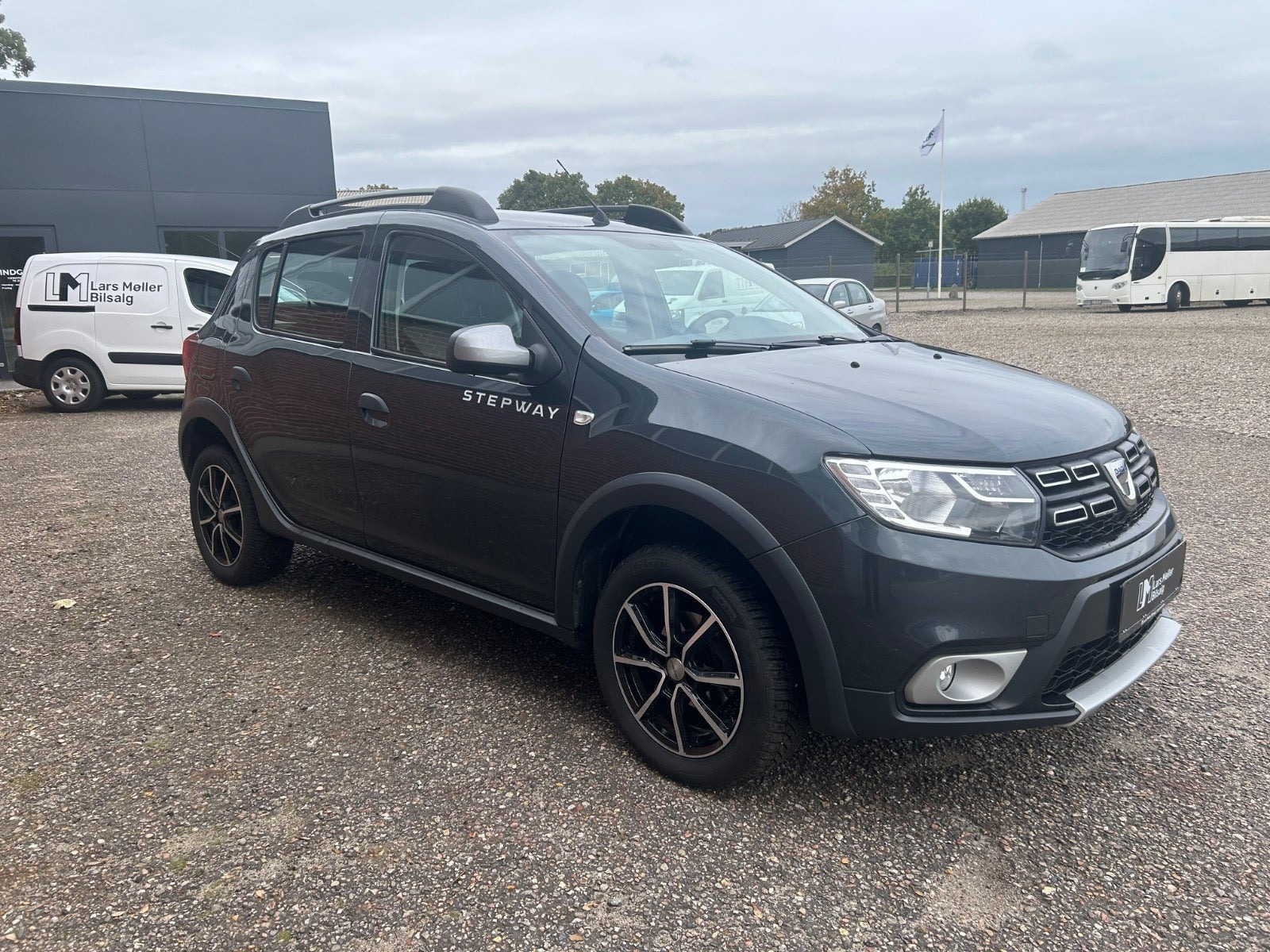 Grå Dacia Sandero Stepway fra 2018
