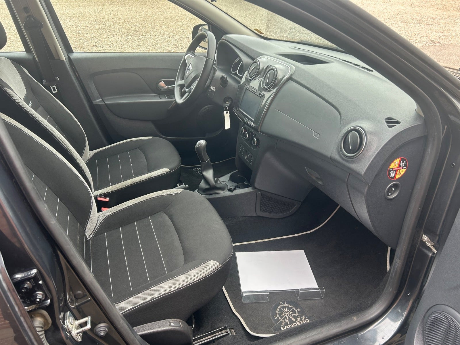 Grå Dacia Sandero Stepway fra 2018