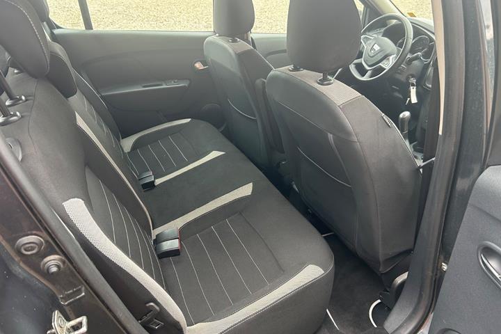Grå Dacia Sandero Stepway fra 2018