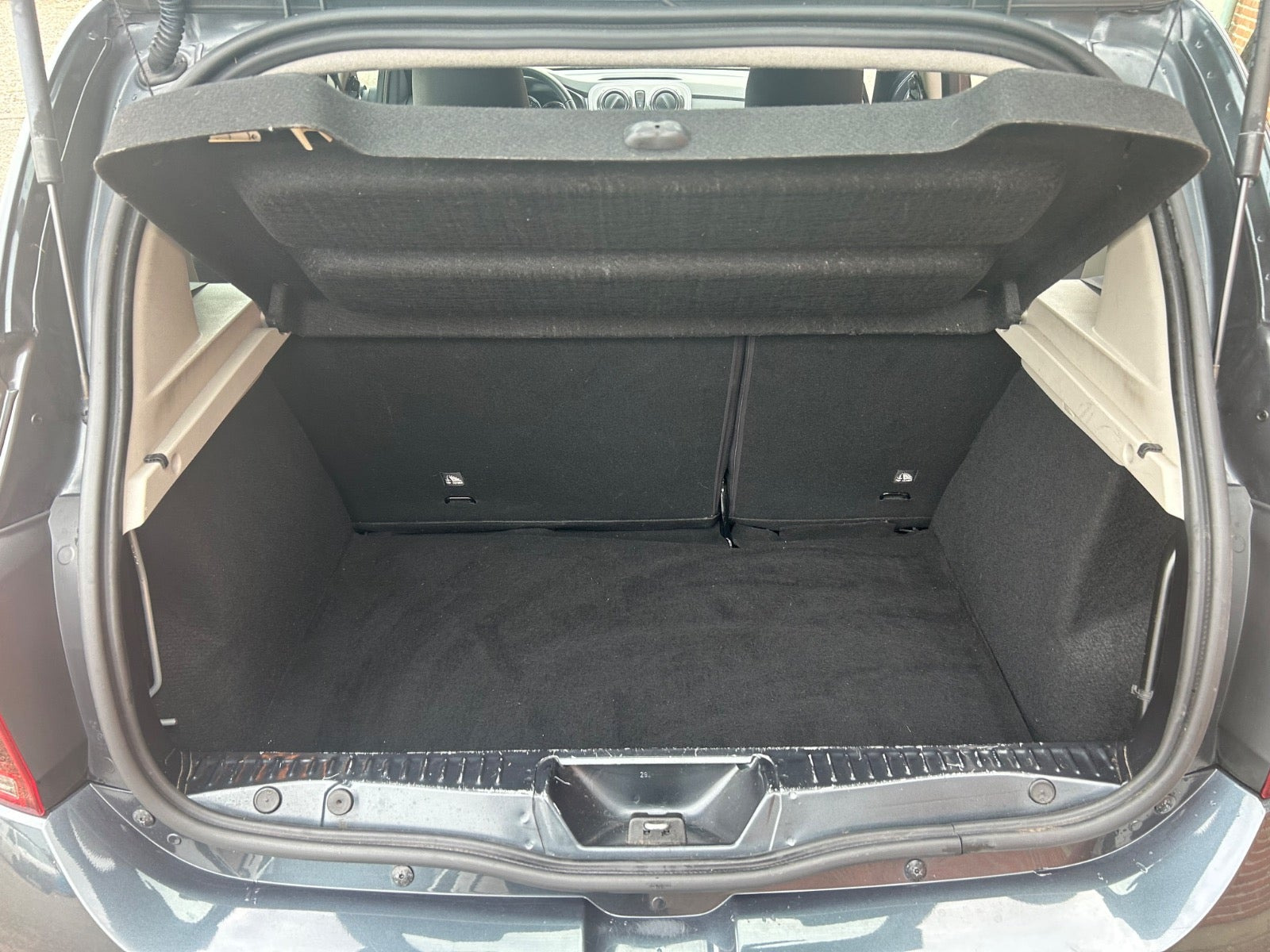 Grå Dacia Sandero Stepway fra 2018
