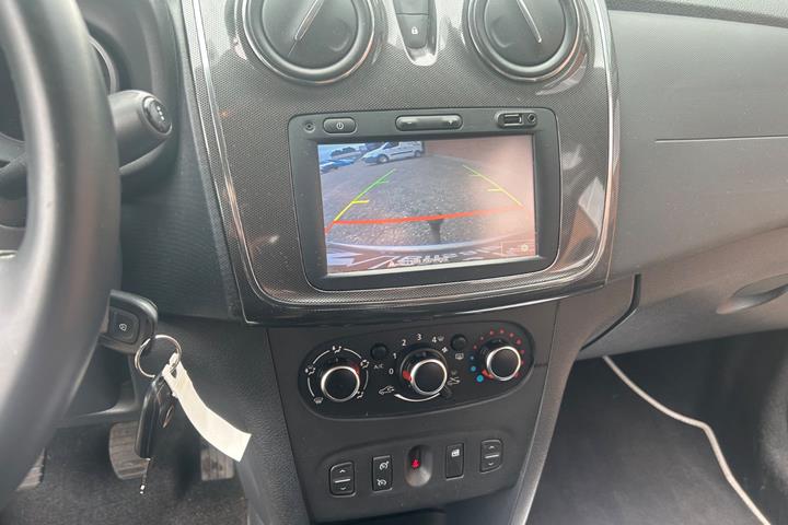 Grå Dacia Sandero Stepway fra 2018