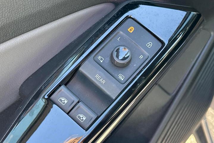 Grå VW ID.4 fra 2023