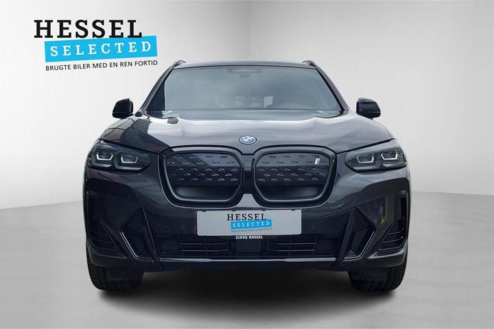 Grå BMW iX3 fra 2023