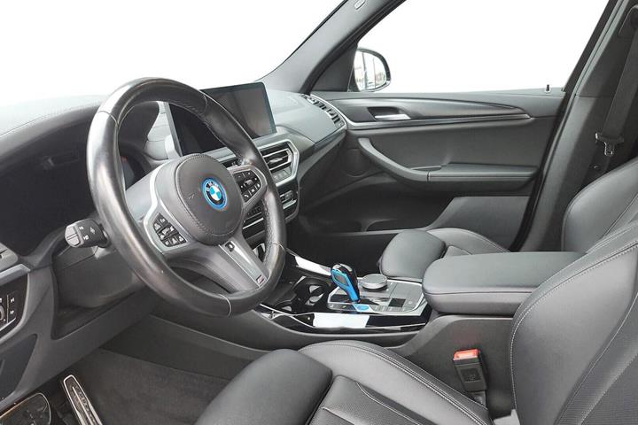 Grå BMW iX3 fra 2023